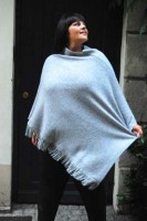 poncho marie melodie cachemire 133x200 Hiver : Penser aux belles mailles chez Marie Mélodie et Bernard Solfin !