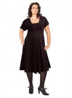 robe noire grande taille evans 147x200 Evans grande taille : la mode anglaise à prix réduits par la crise !