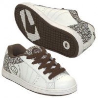 focus globe 200x200 Idée cadeau : Baskets et Sneakers pour ado aux grands pieds (pointure 47,48 et 49)