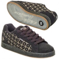 globe noir et dore 200x200 Idée cadeau : Baskets et Sneakers pour ado aux grands pieds (pointure 47,48 et 49)