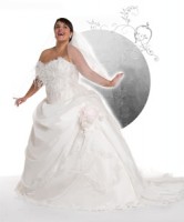robe de mariee grande taille 1 166x200 Hervé Mariage lance une collection de Robes de Mariée grandes tailles!