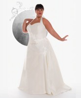 robe de mariee grande taille 3 166x200 Hervé Mariage lance une collection de Robes de Mariée grandes tailles!