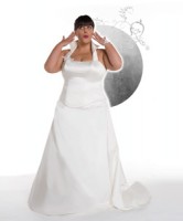 robe de mariee grande taille 5 166x200 Hervé Mariage lance une collection de Robes de Mariée grandes tailles!