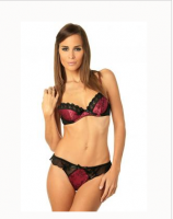 ronde et glamour 1 158x200 Cadeau Saint Valentin : Offrir de la Lingerie Grande Taille !