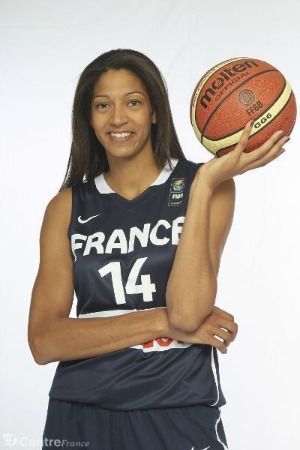 Jeux-Olympiques-2012-Emmeline-Ndongue.jpg Jeux Olympiques 2012 Emmeline Ndongue Jeux Olympiques 2012 : quelles sont les tailles des joueuses de basket de léquipe de France ?