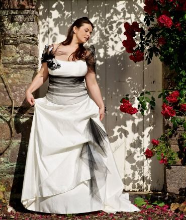 Salon du Mariage Salon du Mariage Paris 2012 : Gros plan sur les robes de mariée grande taille