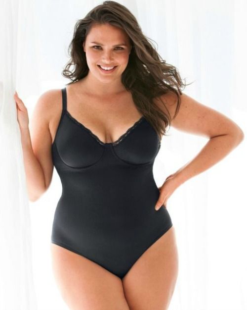 Combiné, gaine, panty Body à armatures de la série TWIN de chez Rosa Faia. Cette lingerie grande taille est disponible également en coloris noir et blanc. Ce body offre un port léger .