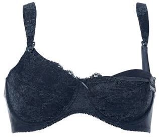 Soutien-gorge d’allaitement grande taille : choisissez bien ! 