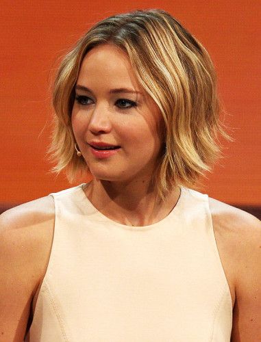 jennifer lawrence avec une coupe courte