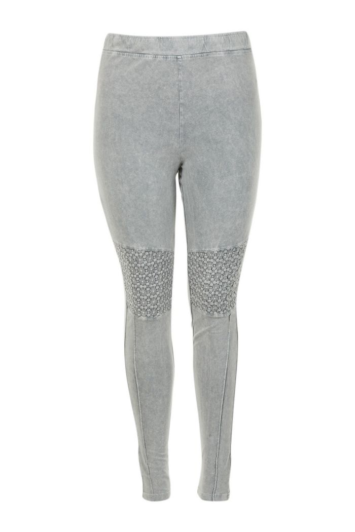 un pantalon grande taille gris