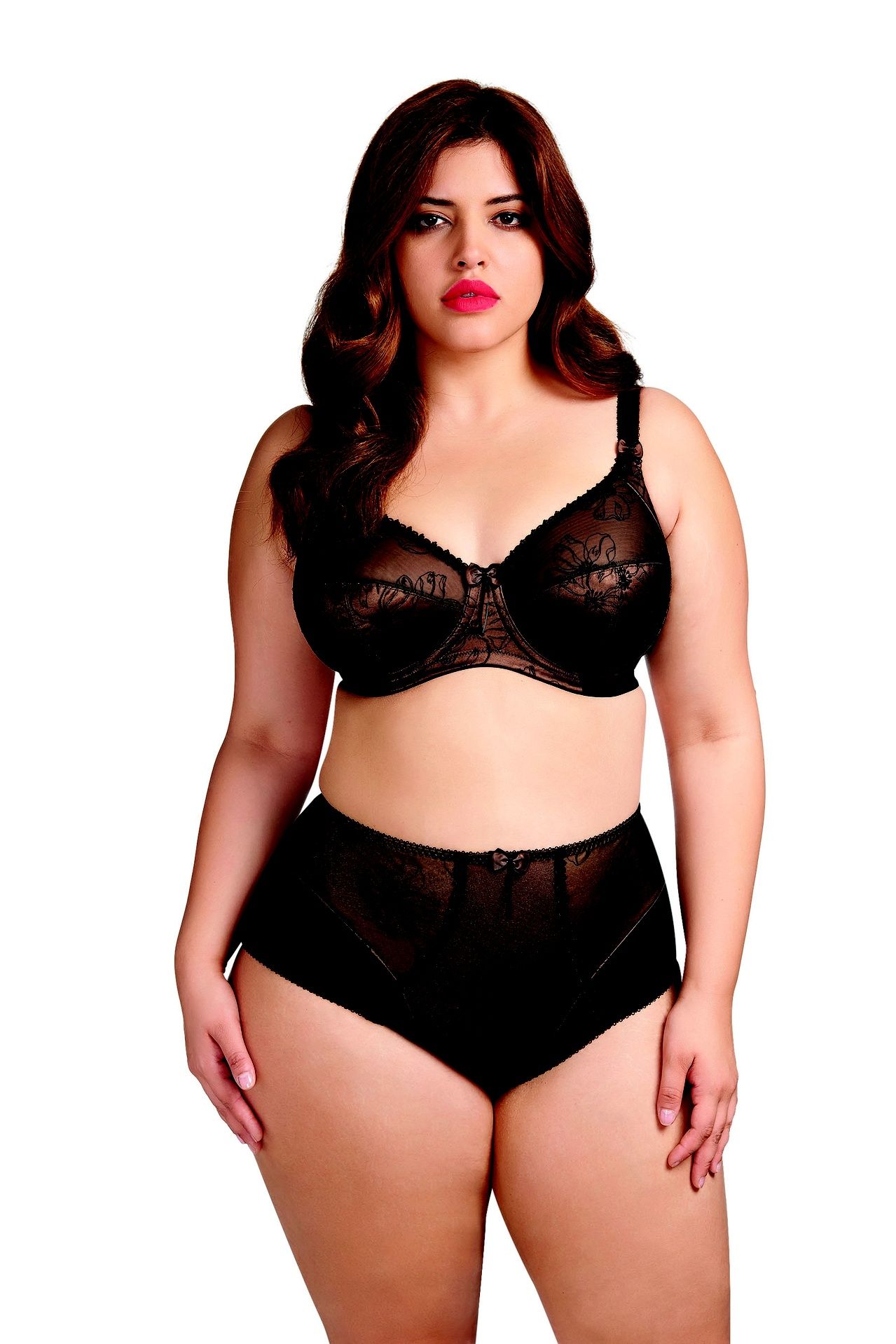 Lilou Lance La Vente A Domicile De Lingerie Pour Rondes