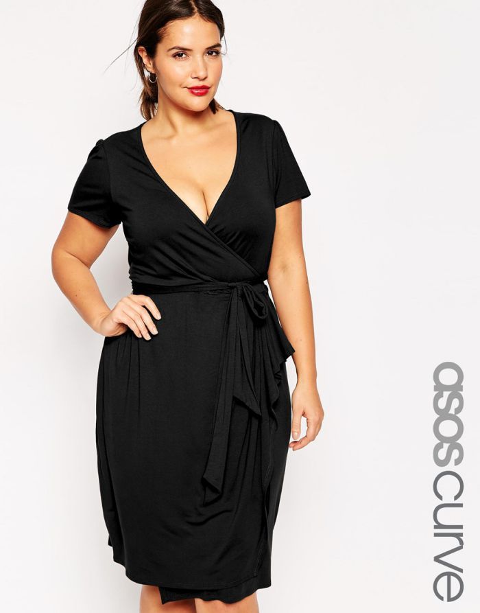 une robe noire grande taille