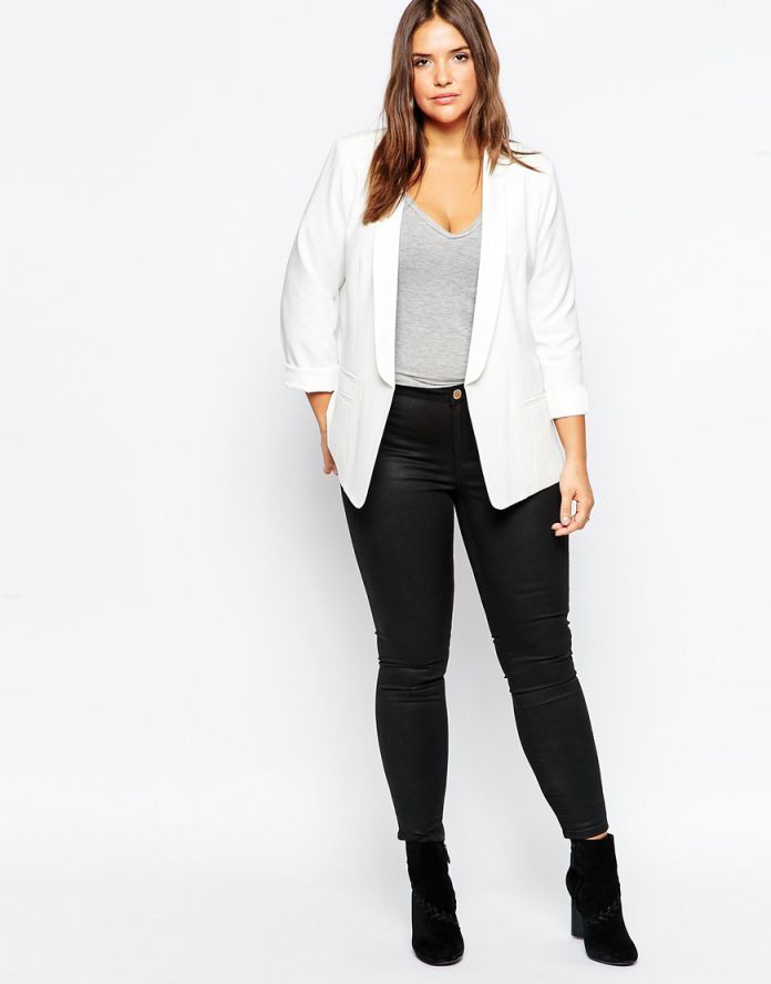 un blazer grande taille blanc