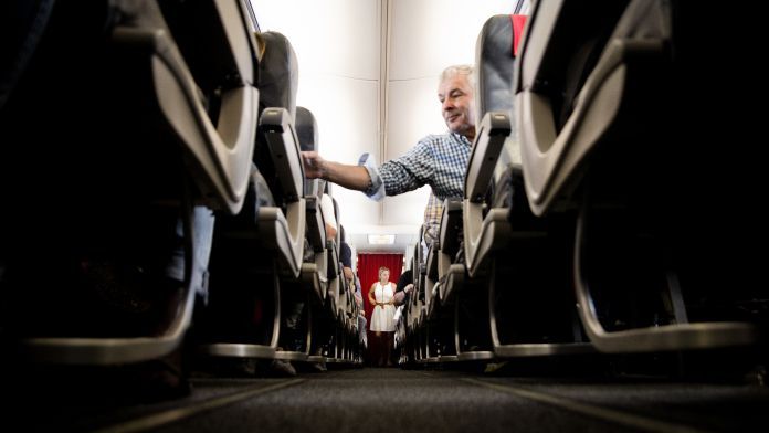 un siège côté couloir dans un avion