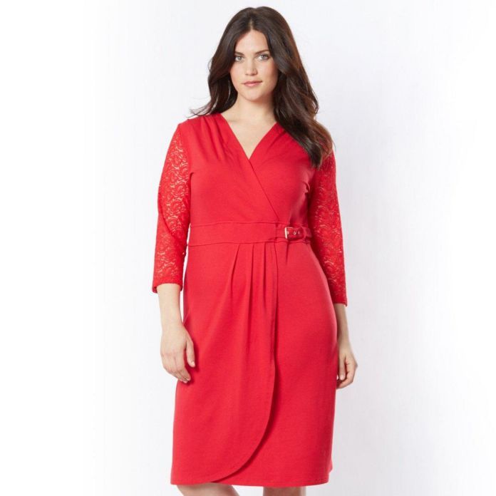 une robe rouge grande taille