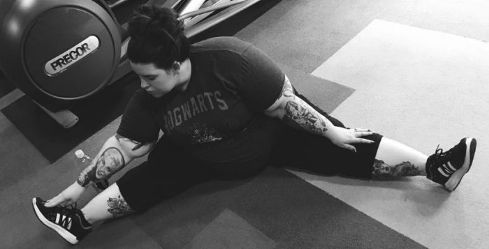 tess holliday un mannequin grande taille en plein entraînement sportif