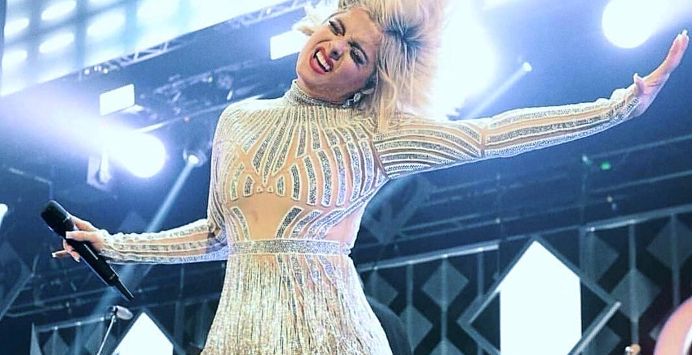 Scandale Les Createurs Ne Veulent Pas L Habiller Pour Les Grammys Alors Qu Elle Fait Un 40
