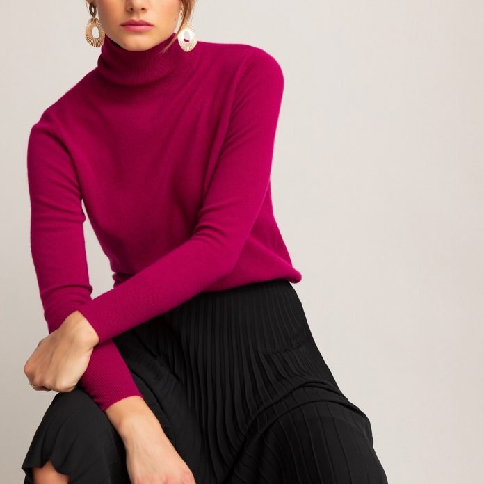 Le pull col roulé femme - 71 tenues qui nous réchauffent cet hiver