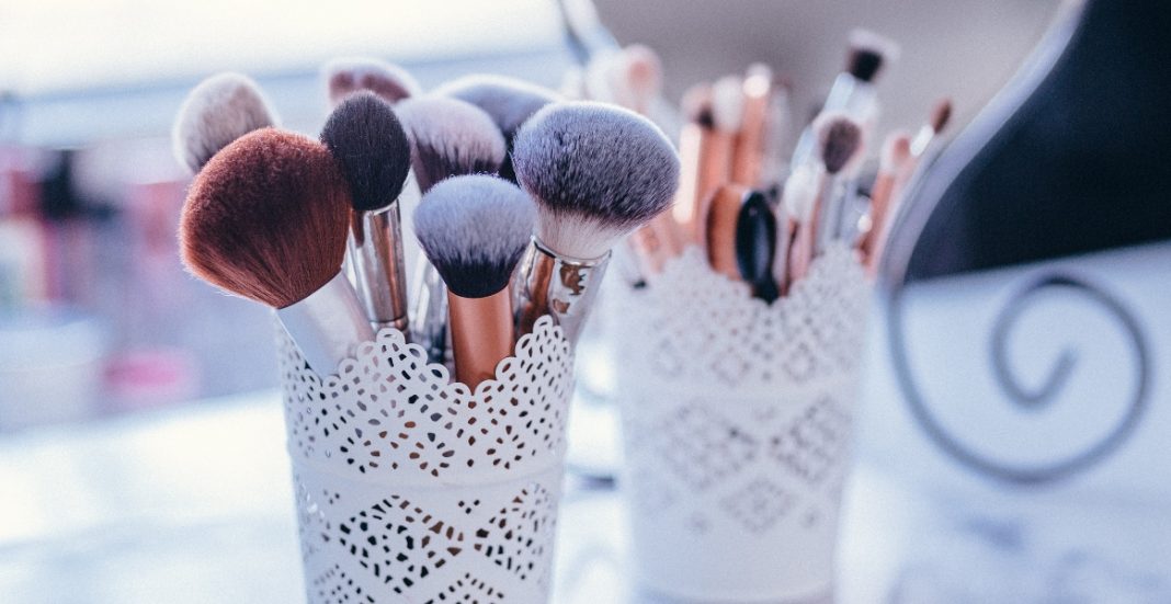 Pinceaux à maquillage : nos conseils pour en prendre soin