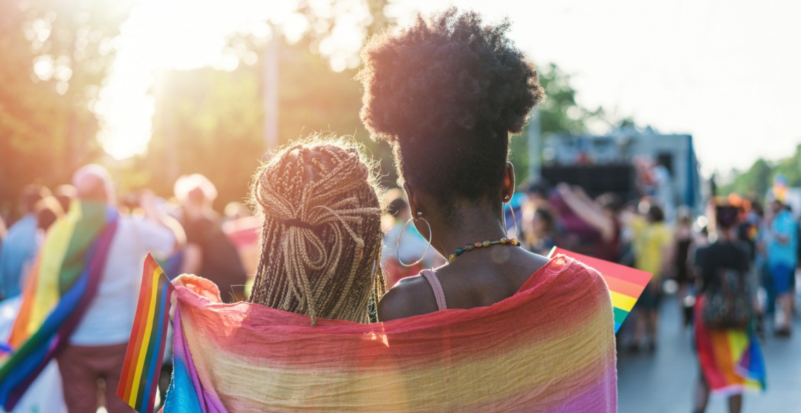 Deux femmes à une manifestation