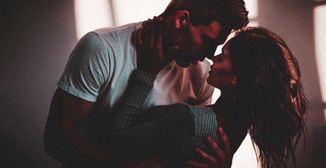 15 positions sexuelles qui vont vous aider à mieux dormir