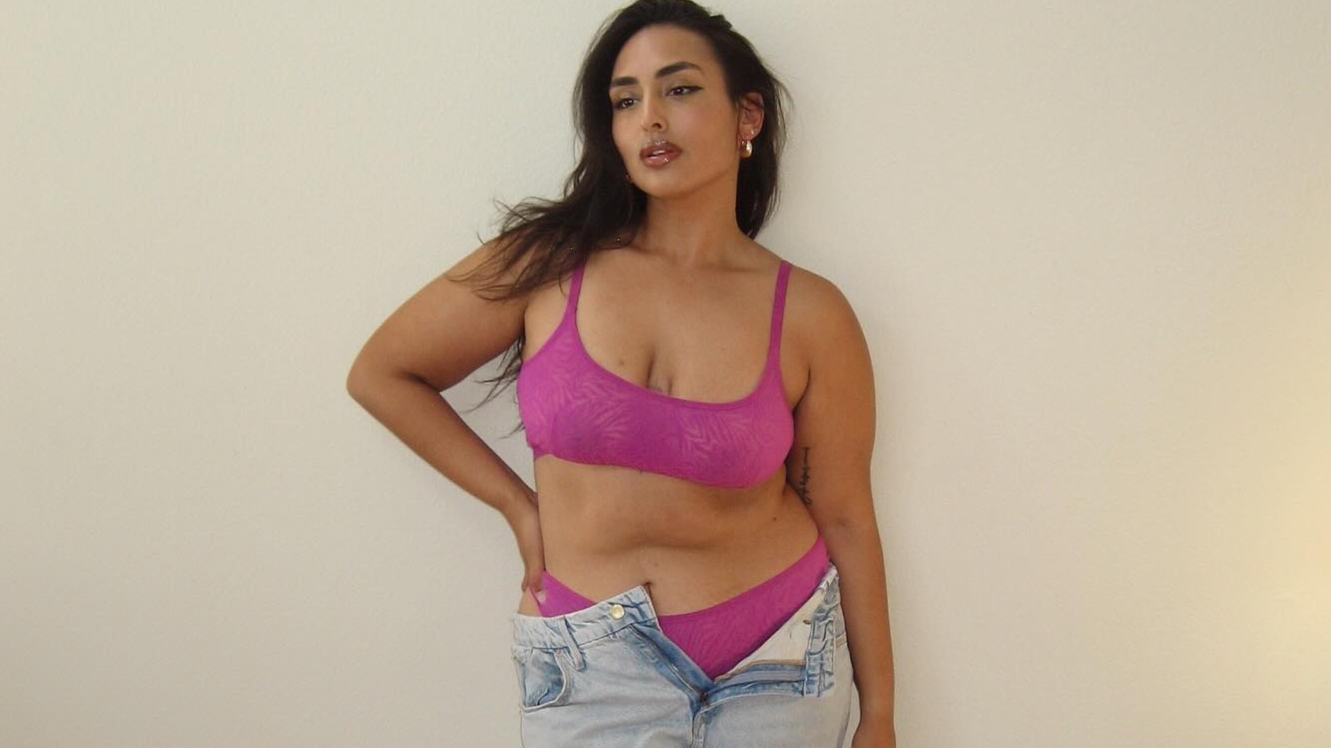 Mannequin plus size lingerie Sharon Clawson