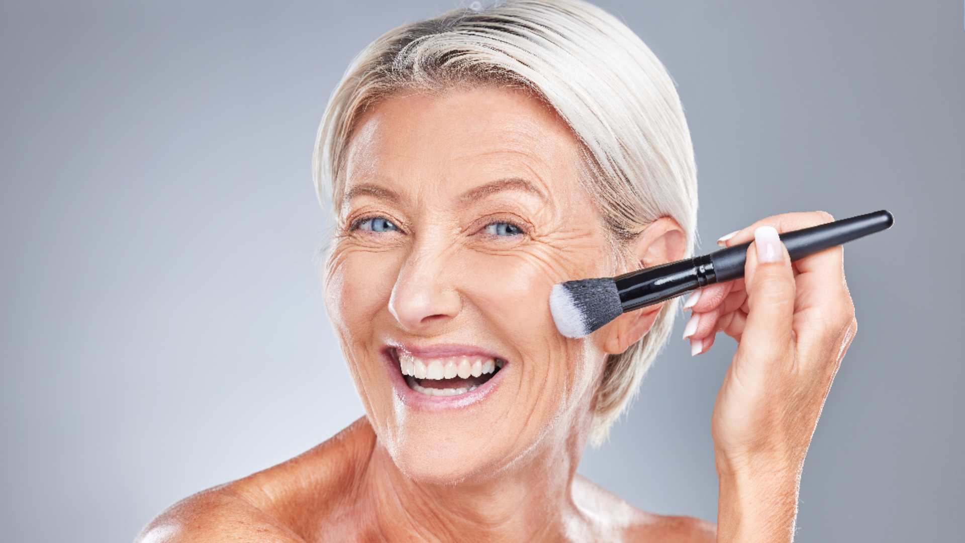 La technique infaillible pour flouter les rides sans effet masque, les make-up artists ne jurent que par ça