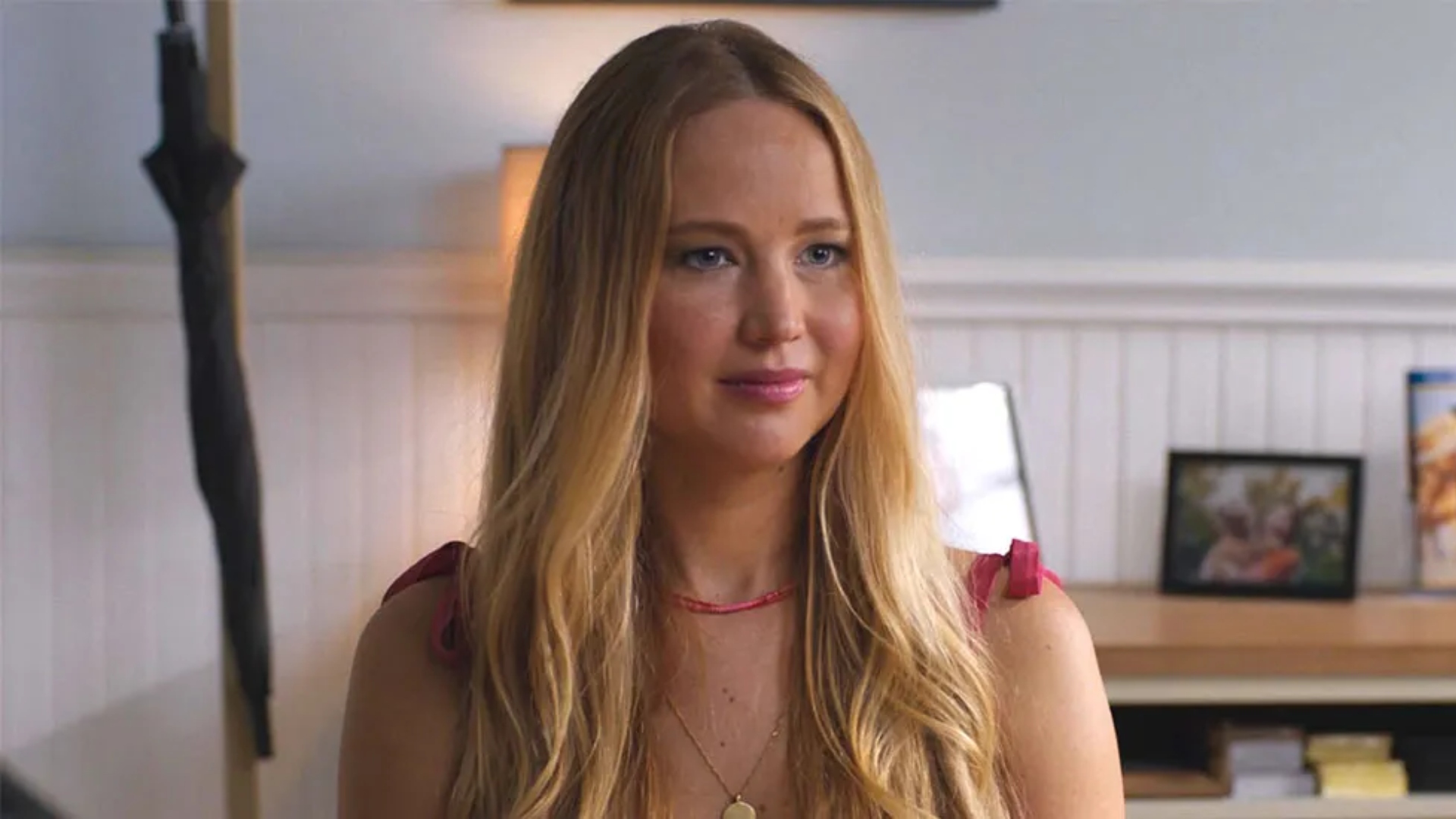 À 35 ans, Jennifer Lawrence assume la chirurgie et son corps de maman