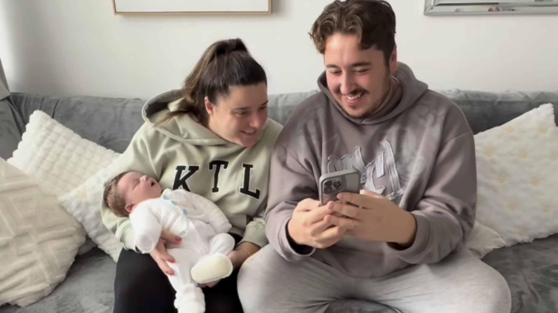 _C’est ridicule !_ _ le prénom du bébé de ce couple fait débat
