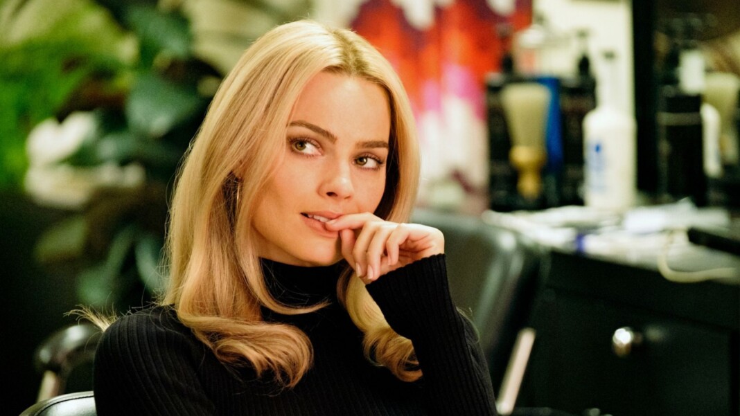« Elle n&rsquo;a rien en dessous ! » : Margot Robbie ose un look minimaliste