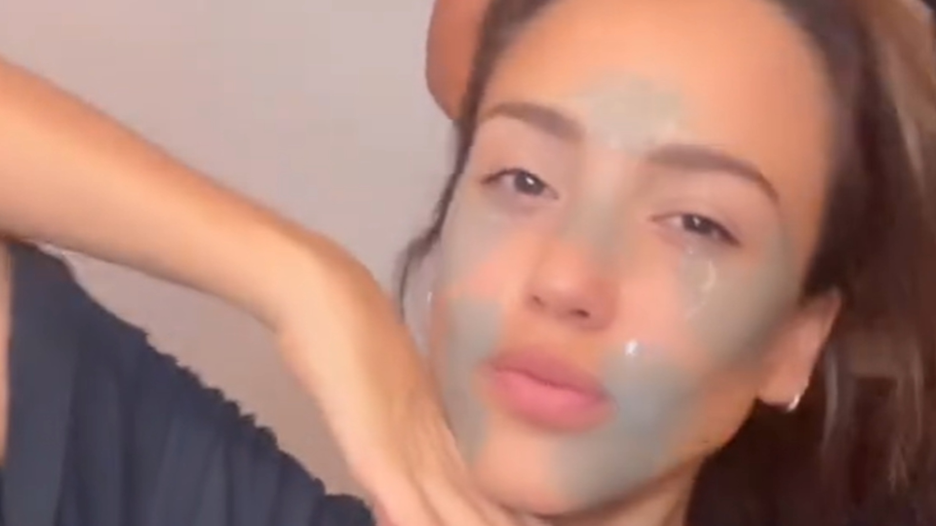 Sans maquillage, Jessica Alba montre sa routine beauté