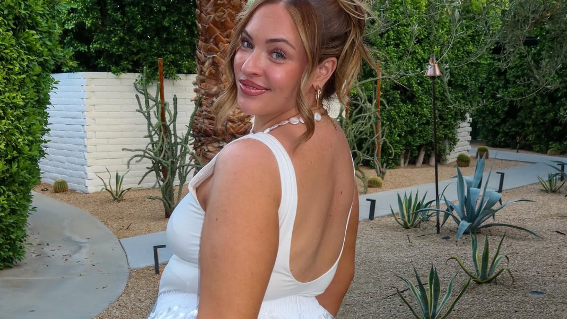 Fesses plates et ventre rond représentation