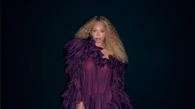 La chanteuse Beyoncé fait un pari mode