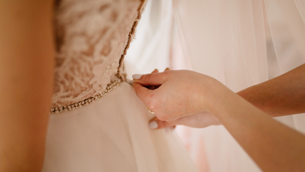 Comment bien choisir sa robe pour un mariage ou une cérémonie en 2026